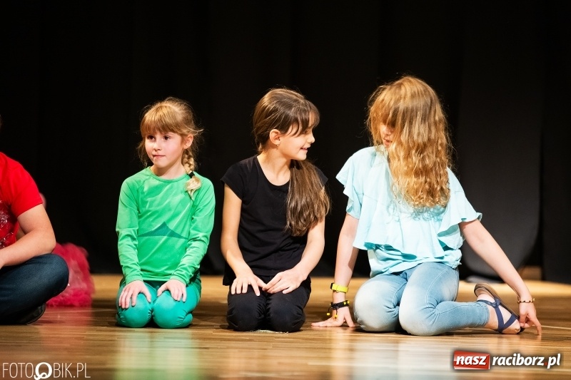 Zdjęcie w galerii na portalu naszraciborz.pl: Wieczór premier w Młodzieżowym Domu Kultury wiadomości z regionu