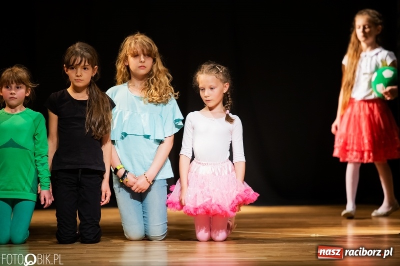 Zdjęcie w galerii na portalu naszraciborz.pl: Wieczór premier w Młodzieżowym Domu Kultury wiadomości z regionu