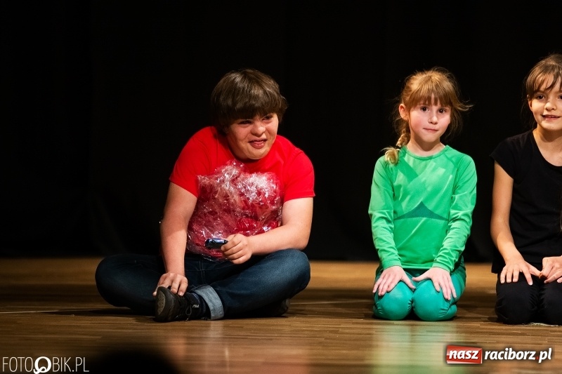 Zdjęcie w galerii na portalu naszraciborz.pl: Wieczór premier w Młodzieżowym Domu Kultury wiadomości z regionu