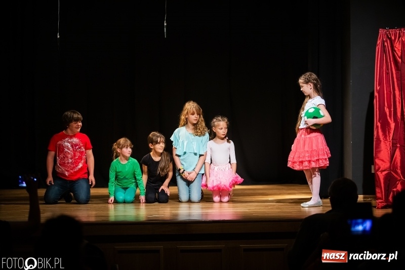 Zdjęcie w galerii na portalu naszraciborz.pl: Wieczór premier w Młodzieżowym Domu Kultury wiadomości z regionu