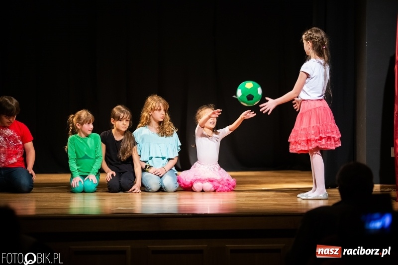 Zdjęcie w galerii na portalu naszraciborz.pl: Wieczór premier w Młodzieżowym Domu Kultury wiadomości z regionu