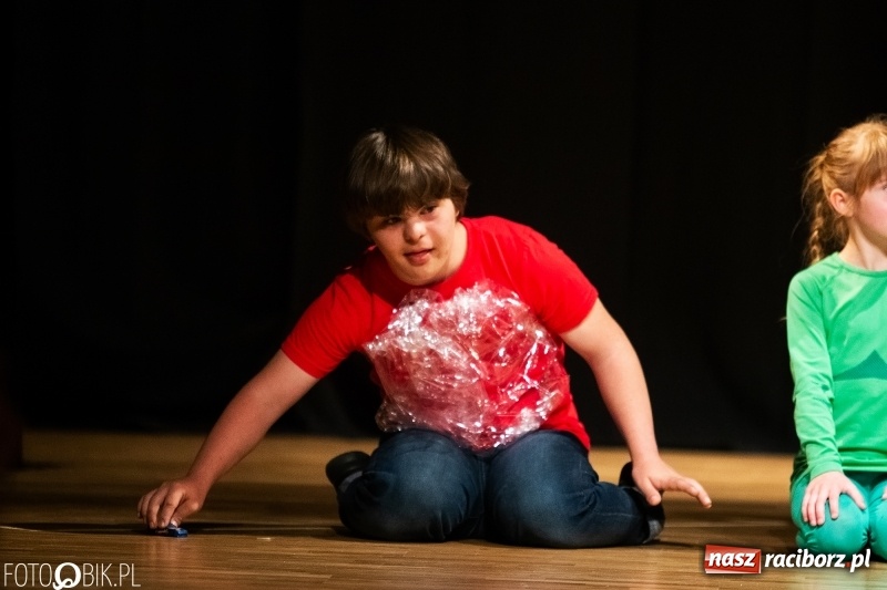 Zdjęcie w galerii na portalu naszraciborz.pl: Wieczór premier w Młodzieżowym Domu Kultury wiadomości z regionu