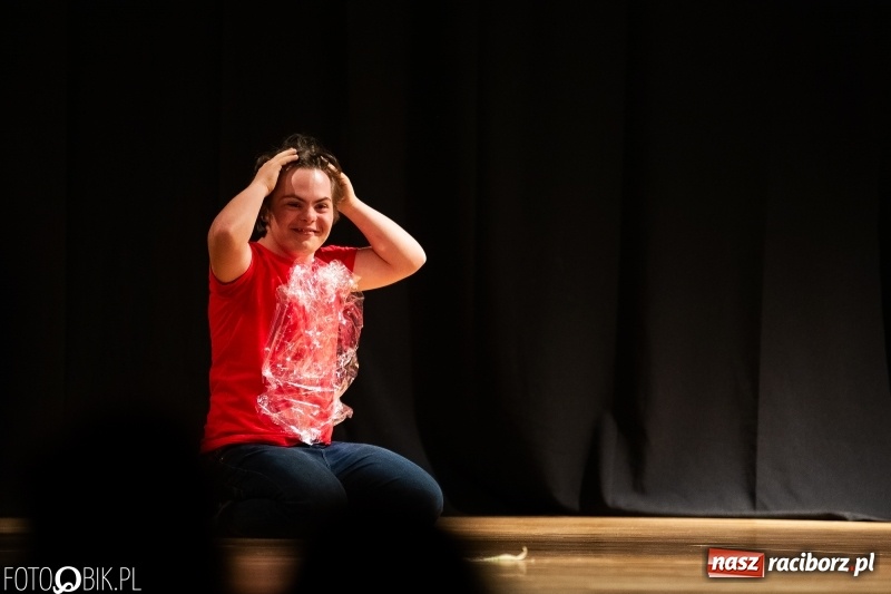 Zdjęcie w galerii na portalu naszraciborz.pl: Wieczór premier w Młodzieżowym Domu Kultury wiadomości z regionu