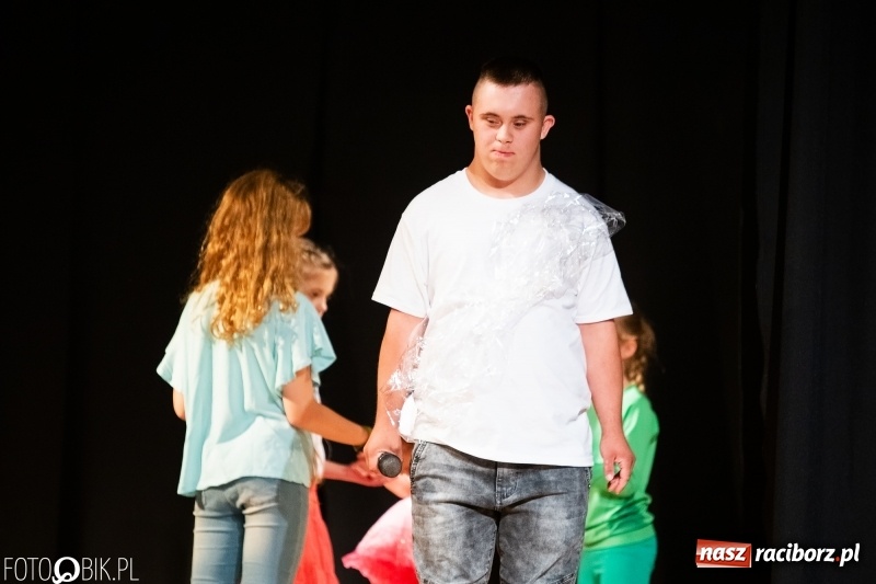 Zdjęcie w galerii na portalu naszraciborz.pl: Wieczór premier w Młodzieżowym Domu Kultury wiadomości z regionu