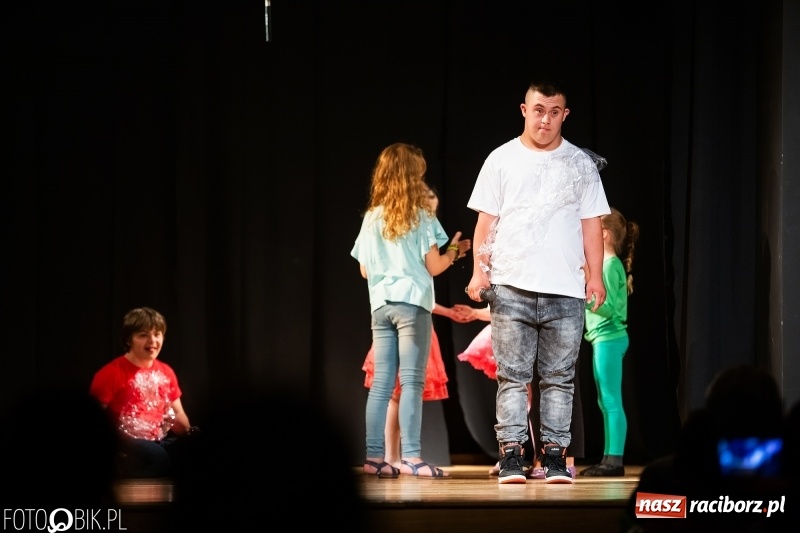 Zdjęcie w galerii na portalu naszraciborz.pl: Wieczór premier w Młodzieżowym Domu Kultury wiadomości z regionu