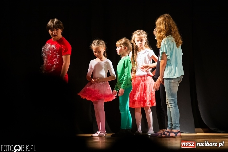 Zdjęcie w galerii na portalu naszraciborz.pl: Wieczór premier w Młodzieżowym Domu Kultury wiadomości z regionu