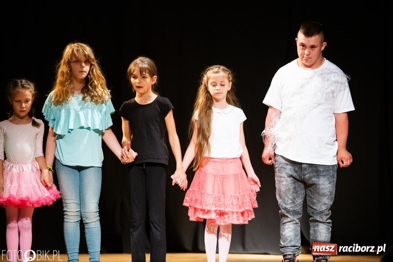 Zdjęcie w galerii na portalu naszraciborz.pl: Wieczór premier w Młodzieżowym Domu Kultury wiadomości z regionu