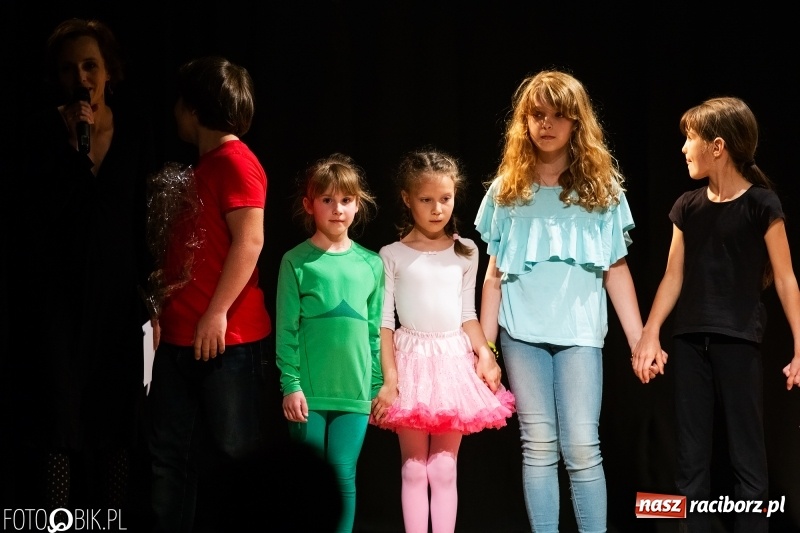 Zdjęcie w galerii na portalu naszraciborz.pl: Wieczór premier w Młodzieżowym Domu Kultury wiadomości z regionu