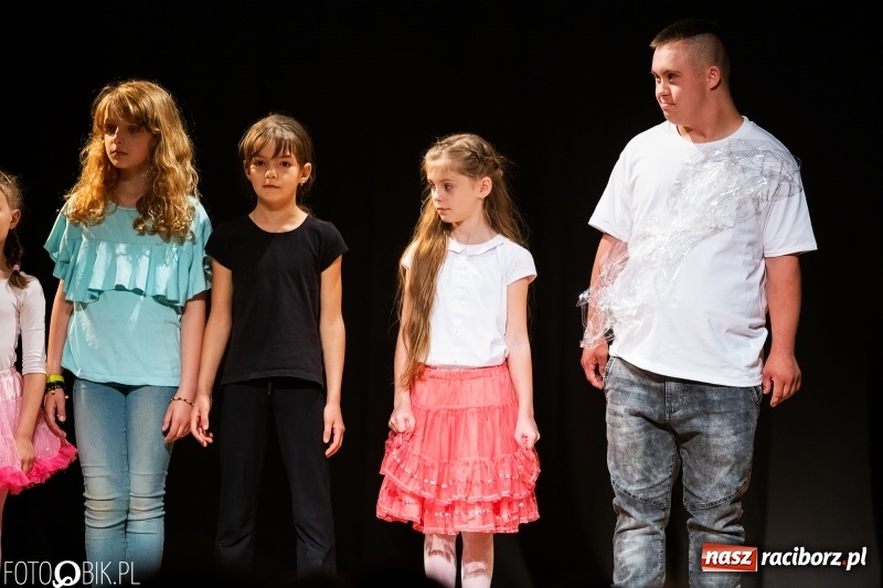 Zdjęcie w galerii na portalu naszraciborz.pl: Wieczór premier w Młodzieżowym Domu Kultury wiadomości z regionu