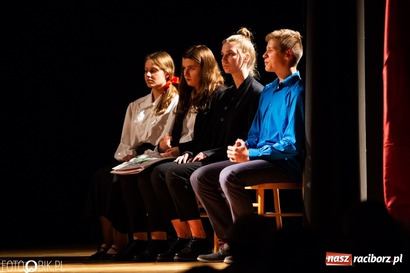 Zdjęcie w galerii na portalu naszraciborz.pl: Wieczór premier w Młodzieżowym Domu Kultury wiadomości z regionu