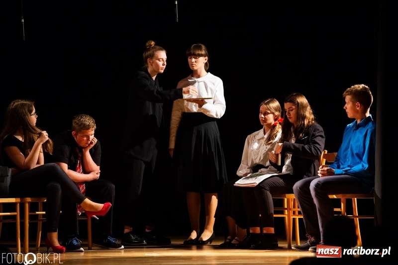 Zdjęcie w galerii na portalu naszraciborz.pl: Wieczór premier w Młodzieżowym Domu Kultury wiadomości z regionu