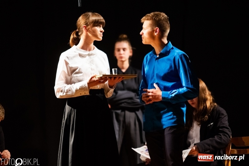 Zdjęcie w galerii na portalu naszraciborz.pl: Wieczór premier w Młodzieżowym Domu Kultury wiadomości z regionu