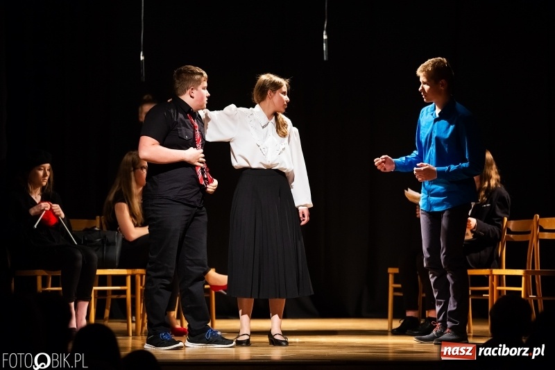 Zdjęcie w galerii na portalu naszraciborz.pl: Wieczór premier w Młodzieżowym Domu Kultury wiadomości z regionu