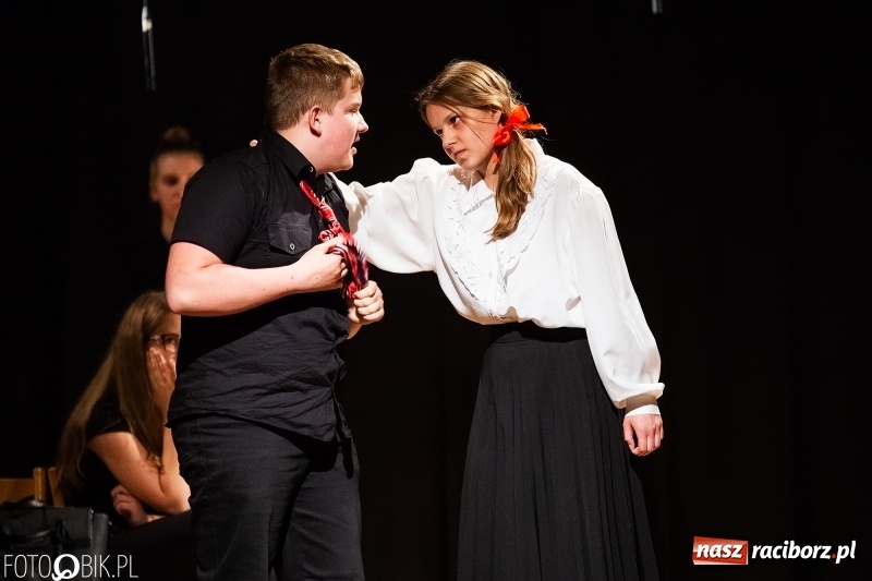 Zdjęcie w galerii na portalu naszraciborz.pl: Wieczór premier w Młodzieżowym Domu Kultury wiadomości z regionu