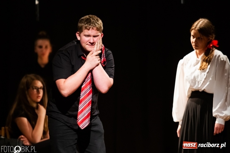 Zdjęcie w galerii na portalu naszraciborz.pl: Wieczór premier w Młodzieżowym Domu Kultury wiadomości z regionu