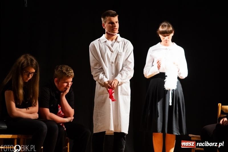 Zdjęcie w galerii na portalu naszraciborz.pl: Wieczór premier w Młodzieżowym Domu Kultury wiadomości z regionu