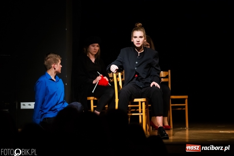 Zdjęcie w galerii na portalu naszraciborz.pl: Wieczór premier w Młodzieżowym Domu Kultury wiadomości z regionu