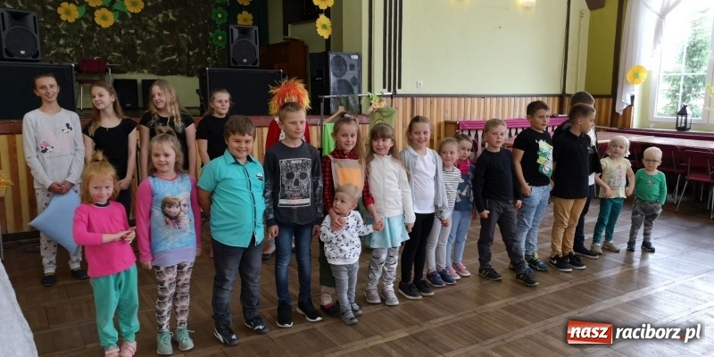 Zdjęcie w galerii na portalu naszraciborz.pl: Dzień Matki w Borucinie z teatrem i tańcem wiadomości z regionu