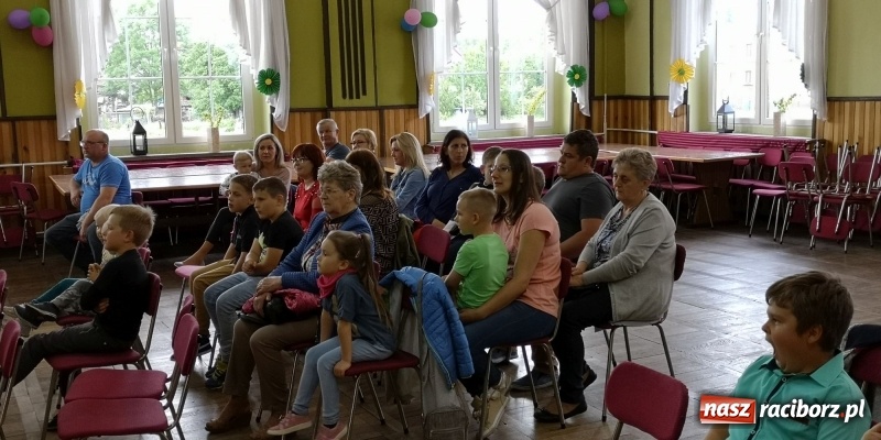 Zdjęcie w galerii na portalu naszraciborz.pl: Dzień Matki w Borucinie z teatrem i tańcem wiadomości z regionu