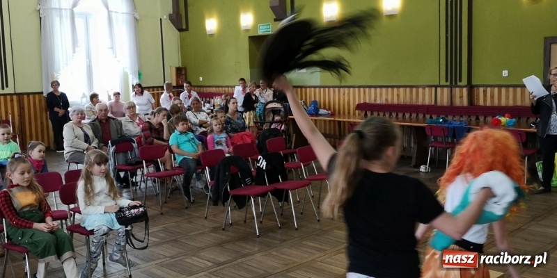 Zdjęcie w galerii na portalu naszraciborz.pl: Dzień Matki w Borucinie z teatrem i tańcem wiadomości z regionu