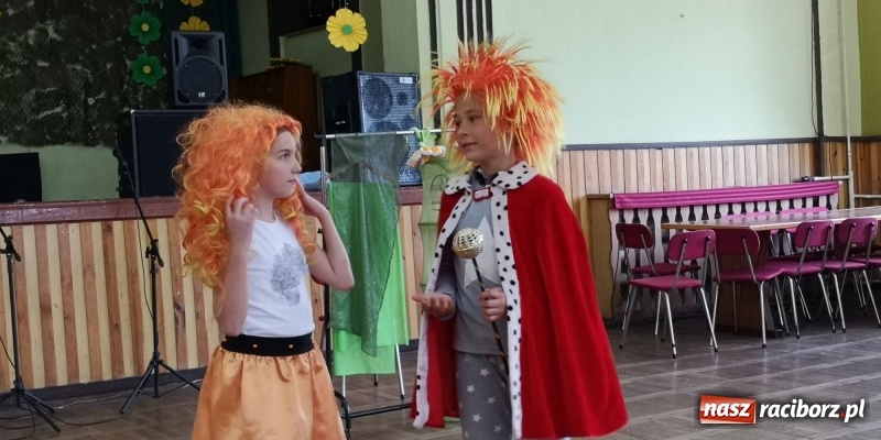 Zdjęcie w galerii na portalu naszraciborz.pl: Dzień Matki w Borucinie z teatrem i tańcem wiadomości z regionu