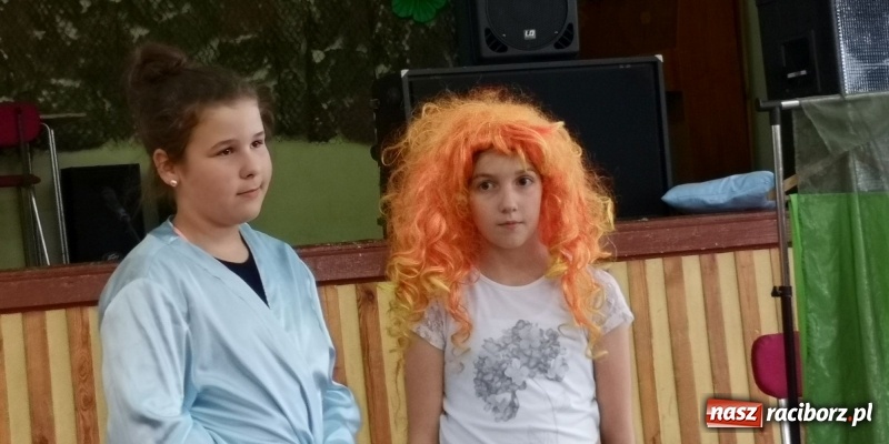 Zdjęcie w galerii na portalu naszraciborz.pl: Dzień Matki w Borucinie z teatrem i tańcem wiadomości z regionu