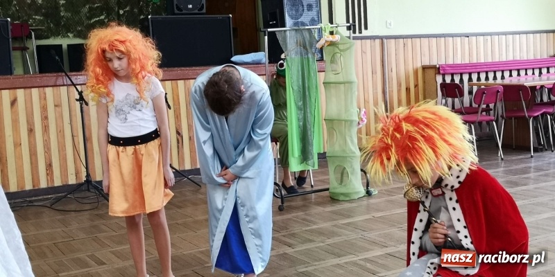 Zdjęcie w galerii na portalu naszraciborz.pl: Dzień Matki w Borucinie z teatrem i tańcem wiadomości z regionu