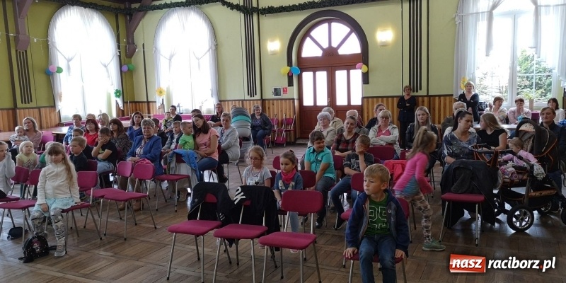 Zdjęcie w galerii na portalu naszraciborz.pl: Dzień Matki w Borucinie z teatrem i tańcem wiadomości z regionu