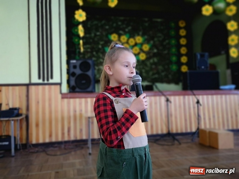 Zdjęcie w galerii na portalu naszraciborz.pl: Dzień Matki w Borucinie z teatrem i tańcem wiadomości z regionu