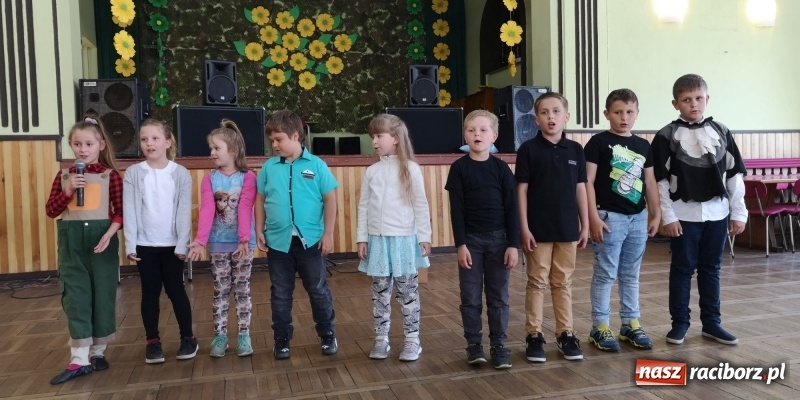 Zdjęcie w galerii na portalu naszraciborz.pl: Dzień Matki w Borucinie z teatrem i tańcem wiadomości z regionu