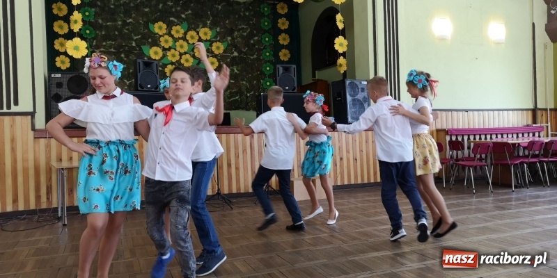 Zdjęcie w galerii na portalu naszraciborz.pl: Dzień Matki w Borucinie z teatrem i tańcem wiadomości z regionu