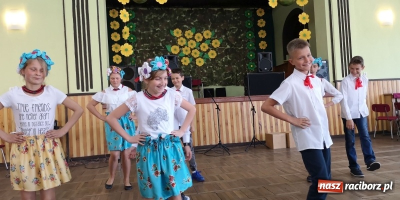 Zdjęcie w galerii na portalu naszraciborz.pl: Dzień Matki w Borucinie z teatrem i tańcem wiadomości z regionu