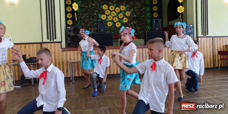 Zdjęcie w galerii na portalu naszraciborz.pl: Dzień Matki w Borucinie z teatrem i tańcem wiadomości z regionu