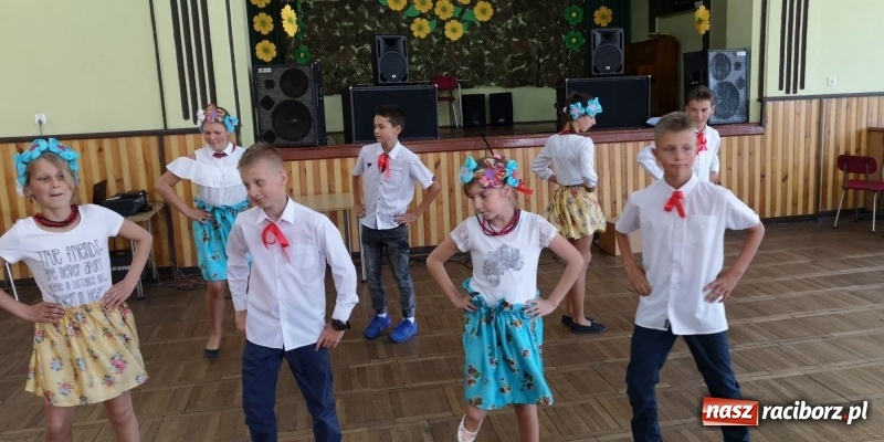 Zdjęcie w galerii na portalu naszraciborz.pl: Dzień Matki w Borucinie z teatrem i tańcem wiadomości z regionu