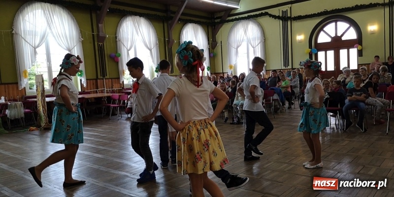 Zdjęcie w galerii na portalu naszraciborz.pl: Dzień Matki w Borucinie z teatrem i tańcem wiadomości z regionu