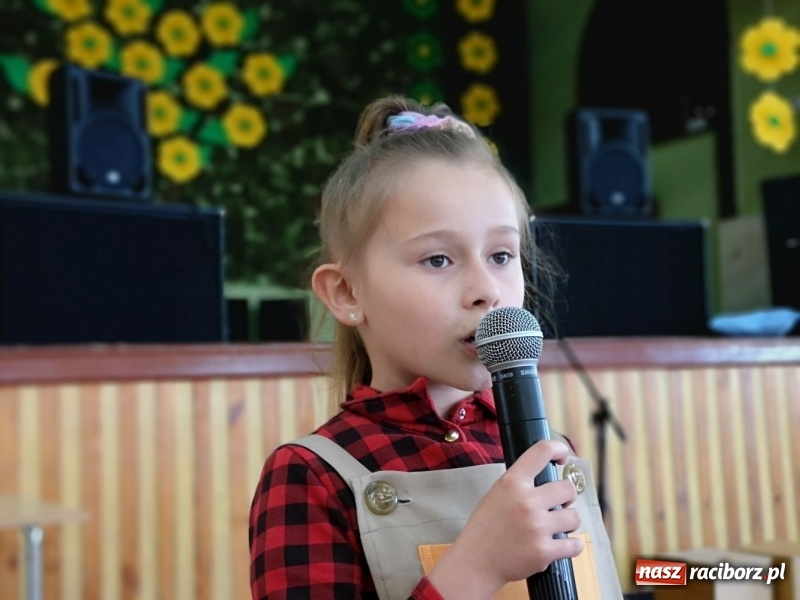 Zdjęcie w galerii na portalu naszraciborz.pl: Dzień Matki w Borucinie z teatrem i tańcem wiadomości z regionu