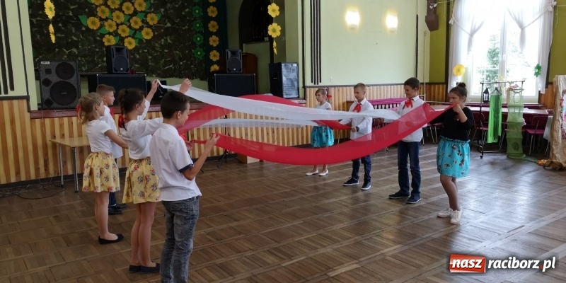 Zdjęcie w galerii na portalu naszraciborz.pl: Dzień Matki w Borucinie z teatrem i tańcem wiadomości z regionu