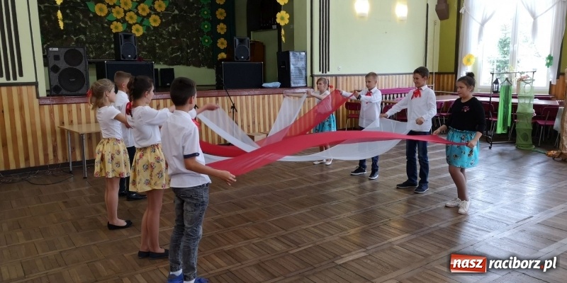 Zdjęcie w galerii na portalu naszraciborz.pl: Dzień Matki w Borucinie z teatrem i tańcem wiadomości z regionu