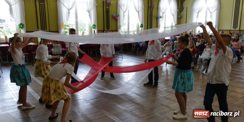 Zdjęcie w galerii na portalu naszraciborz.pl: Dzień Matki w Borucinie z teatrem i tańcem wiadomości z regionu