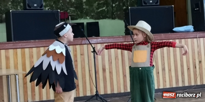 Zdjęcie w galerii na portalu naszraciborz.pl: Dzień Matki w Borucinie z teatrem i tańcem wiadomości z regionu