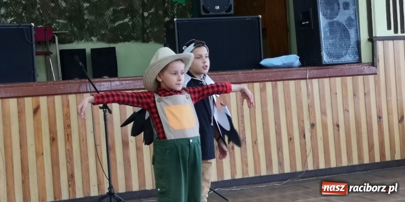 Zdjęcie w galerii na portalu naszraciborz.pl: Dzień Matki w Borucinie z teatrem i tańcem wiadomości z regionu