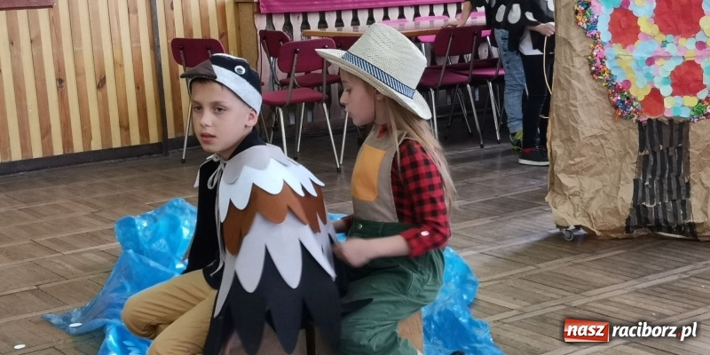 Zdjęcie w galerii na portalu naszraciborz.pl: Dzień Matki w Borucinie z teatrem i tańcem wiadomości z regionu