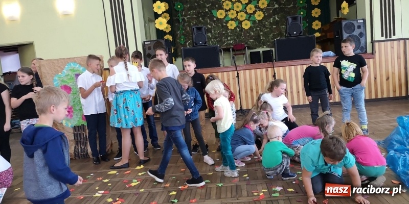 Zdjęcie w galerii na portalu naszraciborz.pl: Dzień Matki w Borucinie z teatrem i tańcem wiadomości z regionu