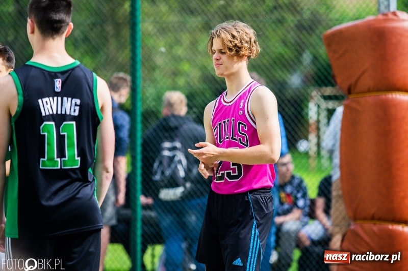 Zdjęcie w galerii na portalu naszraciborz.pl: W Ekonomiku rywalizowali w rozgrywkach streetballa wiadomości z regionu