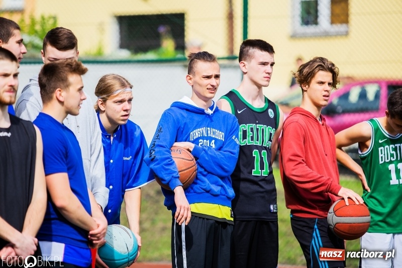 Zdjęcie w galerii na portalu naszraciborz.pl: W Ekonomiku rywalizowali w rozgrywkach streetballa wiadomości z regionu