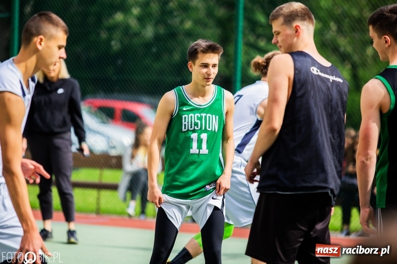 Zdjęcie w galerii na portalu naszraciborz.pl: W Ekonomiku rywalizowali w rozgrywkach streetballa wiadomości z regionu