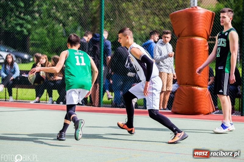 Zdjęcie w galerii na portalu naszraciborz.pl: W Ekonomiku rywalizowali w rozgrywkach streetballa wiadomości z regionu