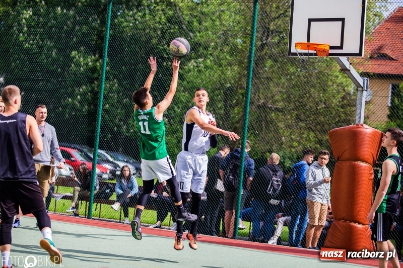 Zdjęcie w galerii na portalu naszraciborz.pl: W Ekonomiku rywalizowali w rozgrywkach streetballa wiadomości z regionu