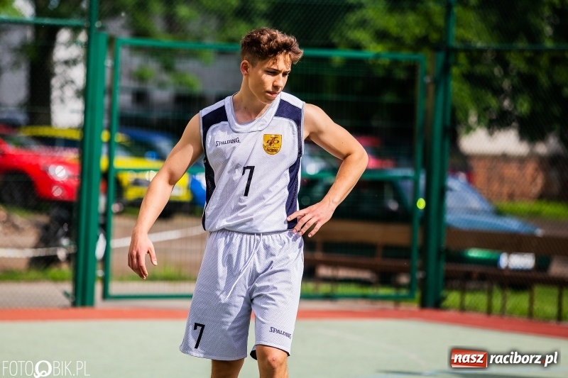 Zdjęcie w galerii na portalu naszraciborz.pl: W Ekonomiku rywalizowali w rozgrywkach streetballa wiadomości z regionu