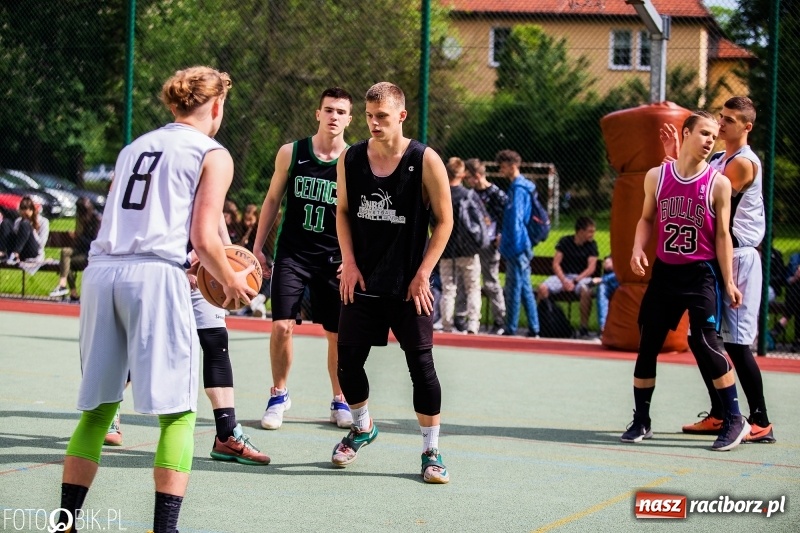 Zdjęcie w galerii na portalu naszraciborz.pl: W Ekonomiku rywalizowali w rozgrywkach streetballa wiadomości z regionu